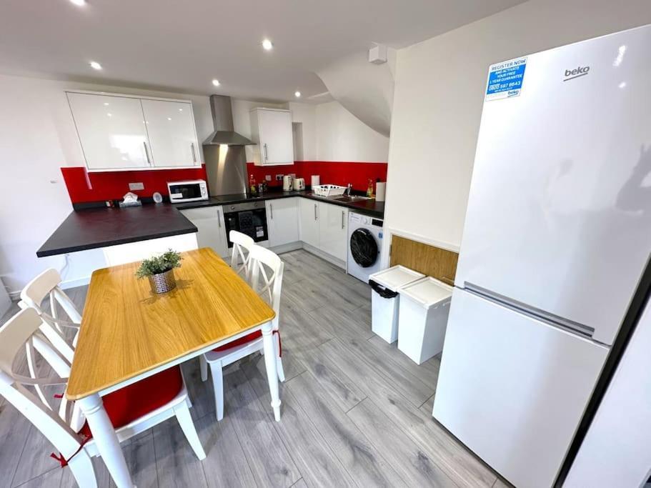 Charming New 2Br Detached House-Central Headington- Wi-Fi, Netflix, Top Location Oxford Esterno foto