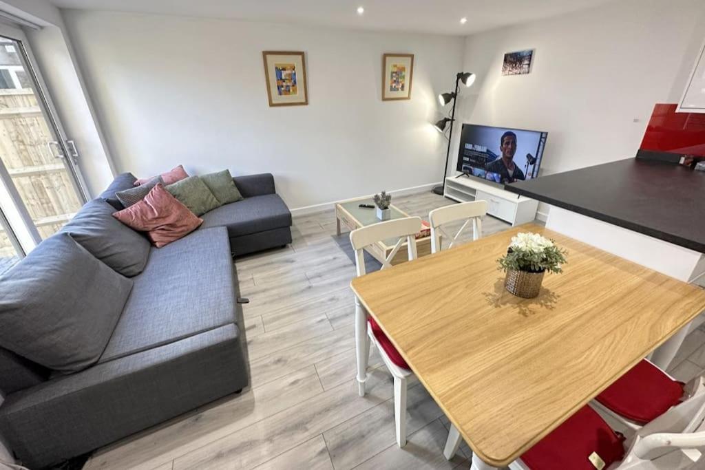 Charming New 2Br Detached House-Central Headington- Wi-Fi, Netflix, Top Location Oxford Esterno foto